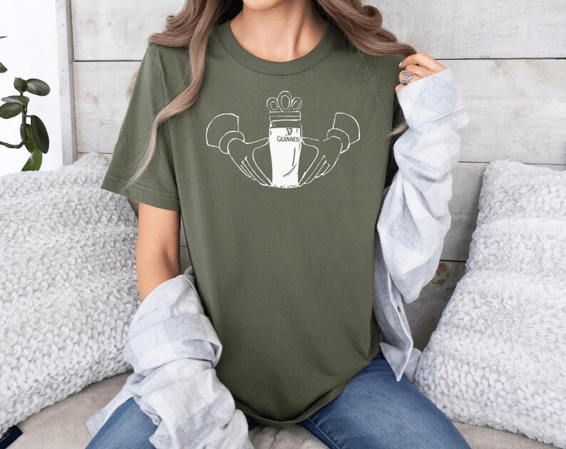 Guinness Claddagh Shirt, St Patrick's Day Beer Tee, Irish Lucky Gift Bild 4