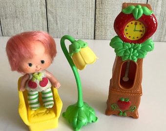 Strawberry Shortcake Living Room Lamp Grandfather Clock Yellow Chair Cherry Cuddler Doll