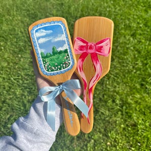 Handbemalte Haarbürste aus Holz