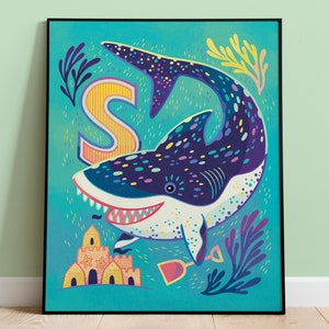 Arte de la habitación de los niños, decoración de la guardería o regalo de baby shower, S colorida y linda para tiburones y castillos de arena