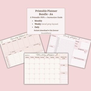 Può includere: Un pacchetto di planner stampabili A4 con layout mensili, settimanali e giornalieri. I PDF includono una guida alle istruzioni. Il design presenta una combinazione di colori rosa tenue e caratteri eleganti. Il testo include "Weekly planner", "Monthly planner" e "Daily planner".