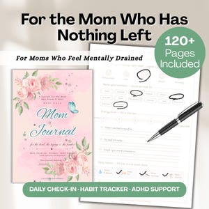 以下が含まれることがあります： ピンク色の Mom Journal に花のアクセントと「Mom Journal」の文字が、書き込みのヒントとペンが置かれたページと一緒に表示されています。このジャーナルには、毎日のチェックイン、習慣トラッカー、ADHDサポート機能が含まれています。画像には「For the Mom Who Has Nothing Left」というテキストも含まれています。