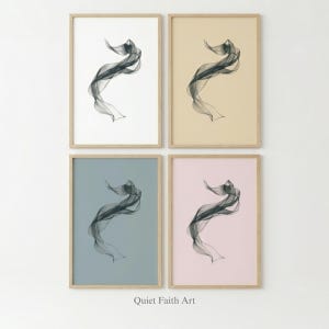 以下が含まれることがあります： 抽象的な黒とグレーのリボンのようなデザインが施された、額装されたアートプリント4枚。各プリントは、白、ベージュ、ブルーグレー、ピンクと異なる背景色です。フレームは明るい木の色です。「Quiet Faith Art」の文字が下にあります。