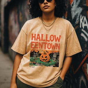 Vintage Halloweentown Pumpkin Shirt – Retro Halloween Graphic Tee, Spooky Town Scene, Trick or Treat Unisex Fall T-Shirt, Costume Shirt