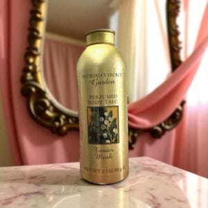 Victoria&#39;s Secret Garden Tender Musk Perfumed Body Talc Powder 3oz *SEALED*New