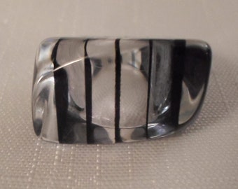 STRIPED LUCITE RING / Size 6 / Black & Clear Layered Laminated / Go-Go / Disco / Clubbing / Unisex / Chic / Mod / Vintage Jewelry Accessory