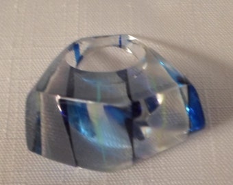 STRIPED LUCITE RING / Size 5-7/8 / Blue & Clear / Layered / Laminated / Go-Go / Disco / Clubbing / Chic / Mod Hip Vintage Jewelry Accessory