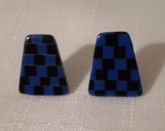 CHECKERBOARD LUCITE EARRINGS / Pierced / Triangle / Layered / Laminated / Blue / Black / Retro / Chic / Hip / Vintage Jewelry / Accessories