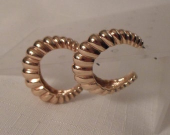 GOLD HOOP EARRINGS / Pierced / Art Moderne / Fashionista / Trendy / Classic / Traditional / Modernist / Chic / Vintage / Jewelry Accessories