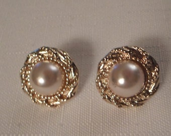 PEARL & GOLD EARRINGS / Pierced / Lucite / Pavé Pearl / Wedding / Prom / Career / Classic / Trendy / Traditional / Hip / Jewelry Accessories