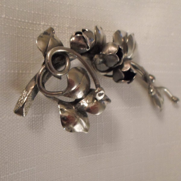 CURLICUE SILVER BROOCH / Flower & Leaves Lapel Pin / Coat Brooch / Shawl Pin / Classic Sterling-Like Look / Vintage Unisex Jewelry Accessory