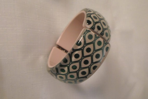 RARE EMBEDDED BANGLE / Small Hands / Green & Beig… - image 1