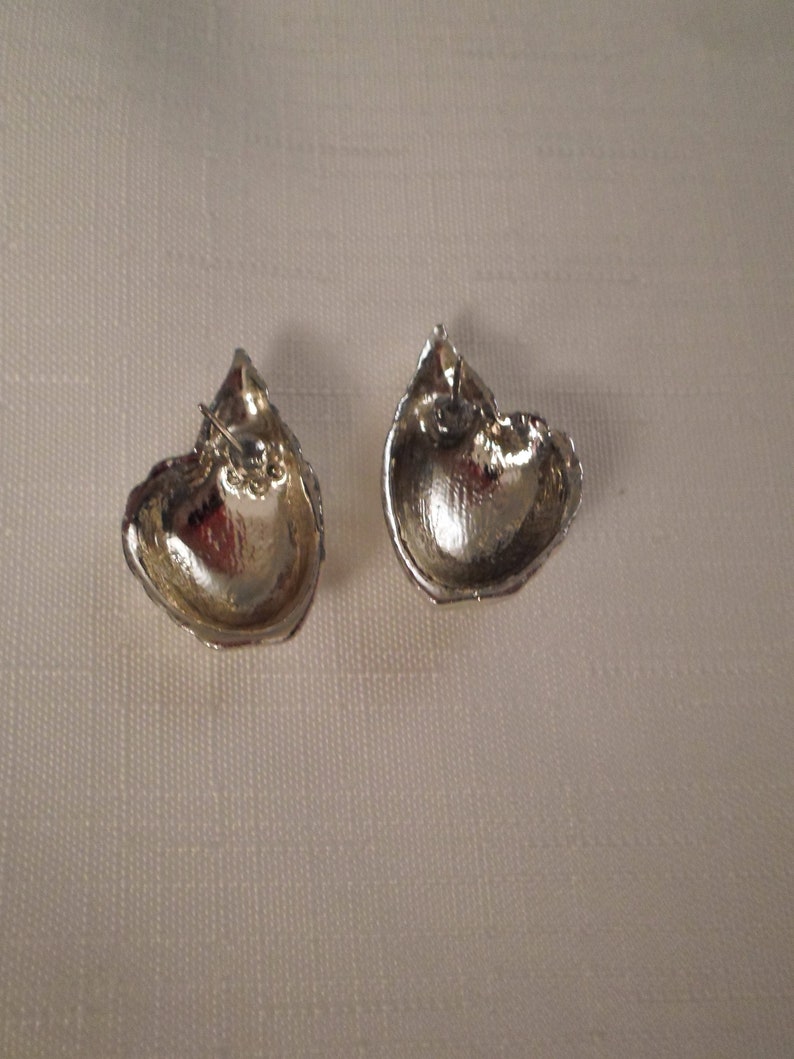 GOLD LEAF EARRINGS Pierced Art Moderne Fashionista Trendy Classic Traditional Modernist Chic Vintage Jewelry Accessories