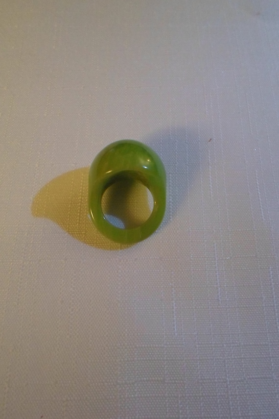 BAKELITE BUBBLE RING / Size 5 / Marbled Mid-Centur