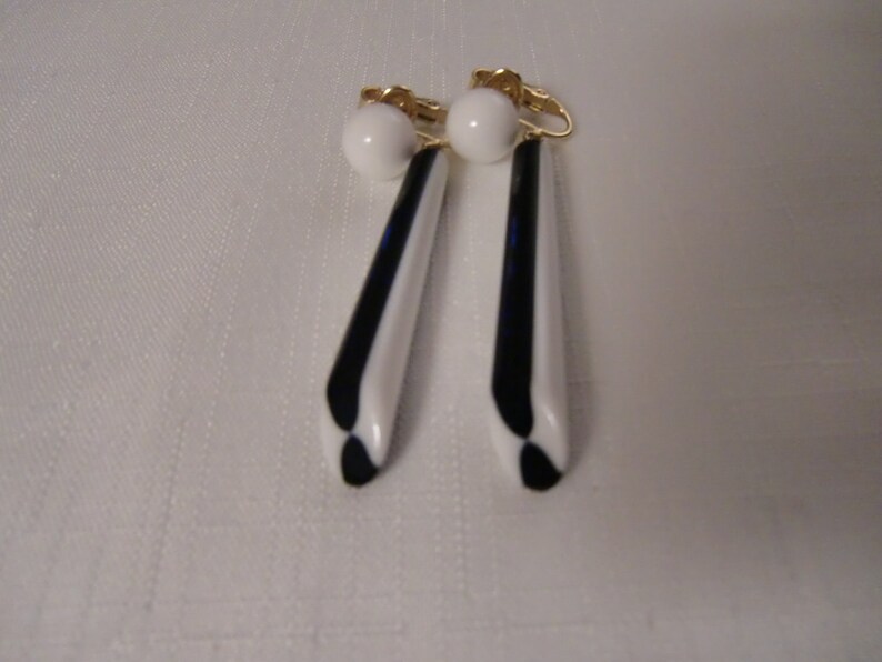 Vintage TRIFARI Black & White STRIPED LUCITE Clip Dangle Earrings image 1