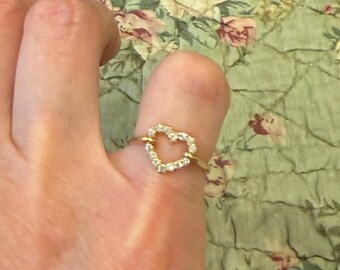 Finn Diamond Heart Ring ~ 14 Diamonds ~ 22k Gold