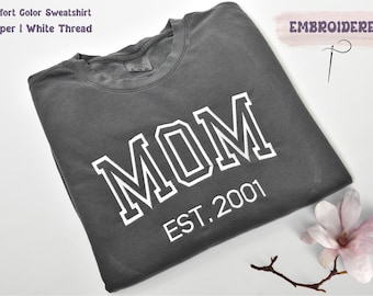 Custom Embroidered Mom Est. Sweatshirt, Mama Crewneck, Custom Mom Sweatshirt, New Mom Gift, First Time Mom Sweater, Pregnancy Announcement