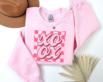 XOXO Valentines Sweatshirt,  Retro Valentine Shirt, Women Valentine Pullover, Pink Love Sweatshirt, Valentines Day Girlfriend Sweatshirt