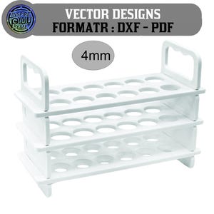 Puede incluir: Un soporte de tubos de ensayo de plástico blanco con tres niveles, cada uno con múltiples aberturas circulares. El soporte tiene asas en cada extremo y el texto "VECTOR DESIGNS FORMATR : DXF - PDF" es visible. El soporte tiene 4 mm de grosor.