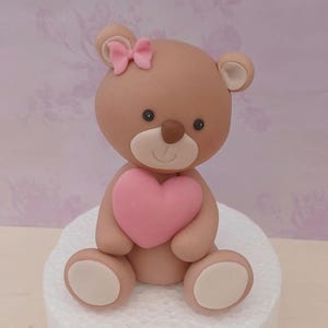 Orsetto cake topper. Pasta di zucchero. Decorazione per torte