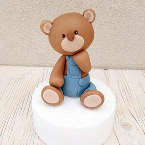 Nallebjörnstårtdekoration. Sockerpasta. Tårtdekoration. Födelsedag, dop, babyshower.