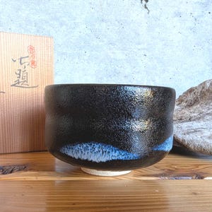 Vintage japansk Raku Chawan Matcha skål "Hill" | Yoshiki Sugiura | Handgjord teceremoniskål | Signerad Tomobako
