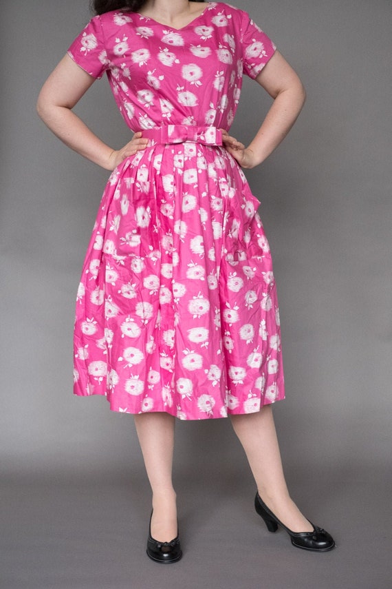50s summer dress / Pink and white / Floral / Smal… - image 1