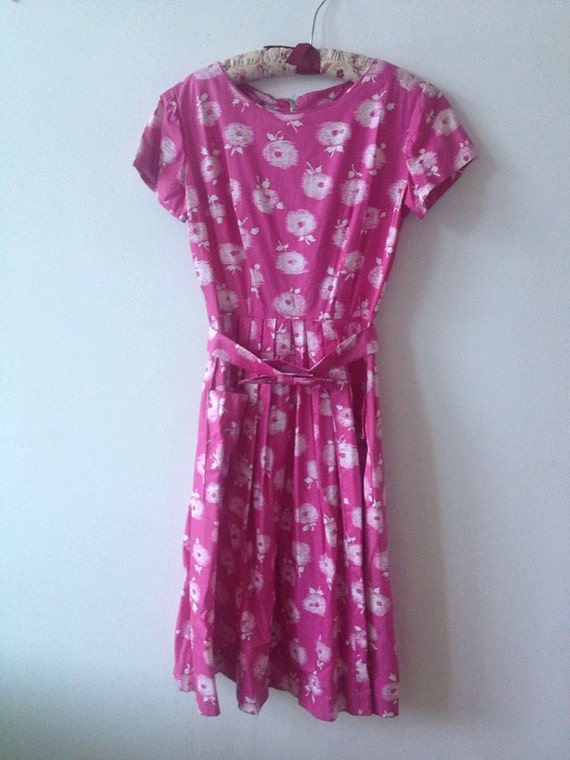 50s summer dress / Pink and white / Floral / Smal… - image 4