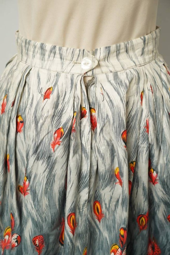 Vintage Novelty print skirt / 50s 60s Red feather… - image 4