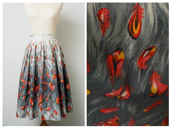 Vintage Novelty print skirt / 50s 60s Red feather… - image 1