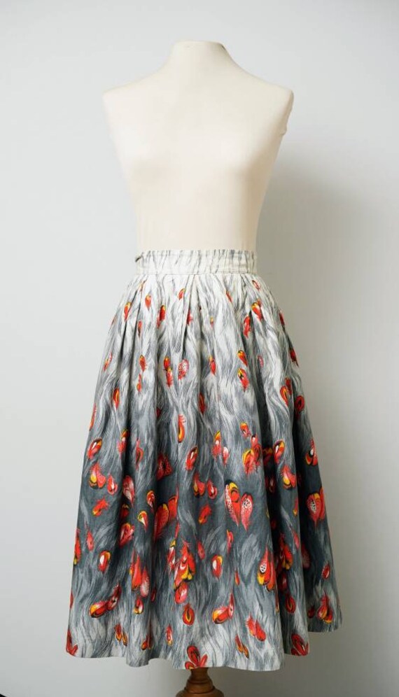 Vintage Novelty print skirt / 50s 60s Red feather… - image 2