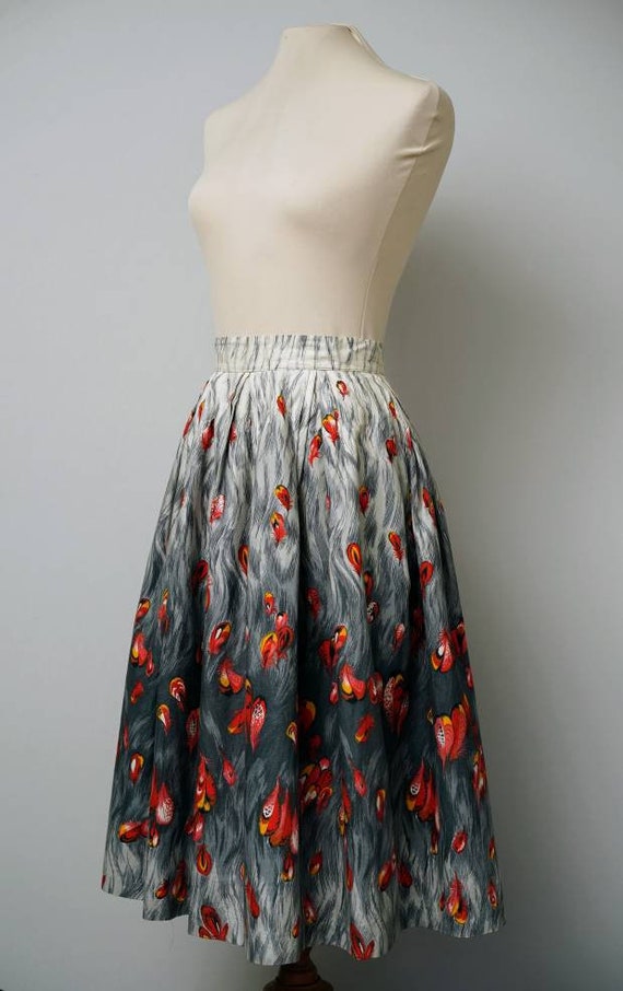 Vintage Novelty print skirt / 50s 60s Red feather… - image 3