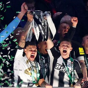Newcastle FULL 2024 SIGNED Newcastle Jersey Carabao Cup Winners 24/25 - COA image 6