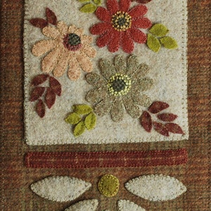 Wool applique pattern &quot;Fall is Coming&quot; wall hanging penny rug autumn flowers hand dyed wool fabric rug hooking wool felt quilt block