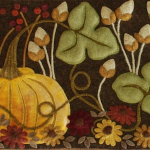 Wool applique pattern pumpkins autumn quilt &quot;The Far Corner of the Garden&quot; 34&quot; x 13&quot; table runner hand dyed rug hooking wool fabric