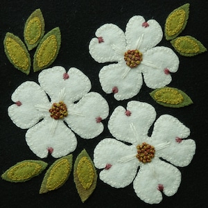 Wolle Applikation PDF e-PATTERN &quot;Dogwoods&quot; ein 24er Block &quot;&quot;Four Seasons of Flowers&quot;&quot; Wandbehang Wolle Quilt Tischläufer Bettläufer Tischläufer.&quot;