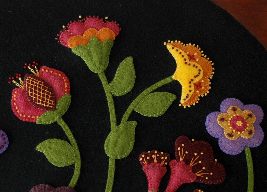 wool-applique-pattern-kit-jacobean-flowers-table-runner-topper-mat-15-diameter-hand-dyed-rug-hooking-wool-felt-quilt-penny-rug-embroidery-etsy