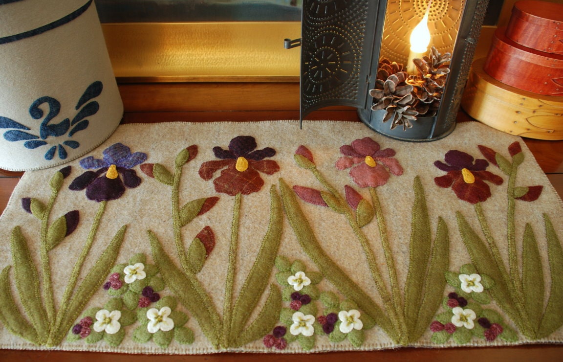 Wool Applique kit White Flower Table Mat pattern by Primitive Gatherings