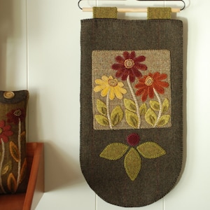 Wool applique PATTERN &quot;Prairie Wildflowers&quot; 14&quot; x 8&quot; wall hanging penny rug folk art felted hand dyed rug hooking wool quilt block