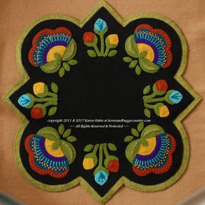 Wool Applique pattern or kit &quot;Jacobean Round Square&quot; 17&quot; x 17&quot; table runner topper mat 100% wool felt embroidery
