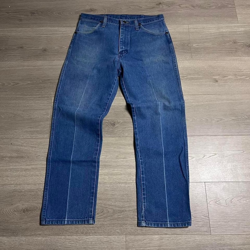 Vaqueros Wrangler vintage de los años 90 con pierna recta y descolorida en azul imagen 2