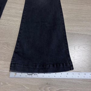 Y2K Ed Hardy denim flare jeans met tijger geborduurd logo achterkant donkere wassing Maat 32 afbeelding 9