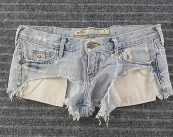 Pantalones cortos vaqueros Hollister estilo vintage Y2K para mujer, lavado claro, tiro bajo, corte desgastado.