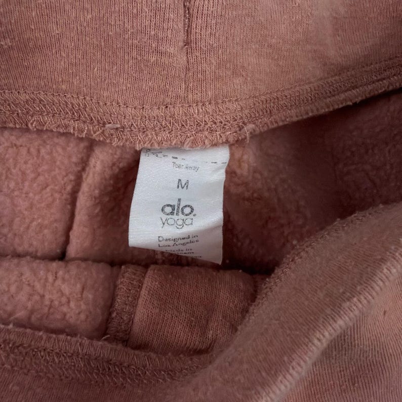Alo Yoga Jogger Sweatpants Womens Medium Pink Fleece Zipper Pockets Tapered Leg image 4