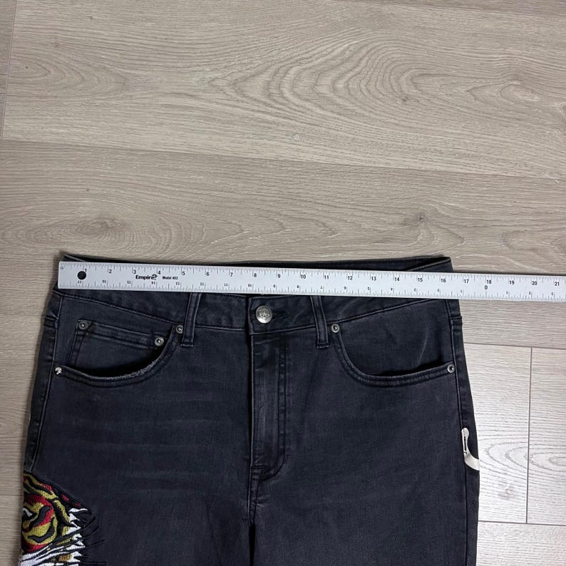 Y2K Ed Hardy denim flare jeans met tijger geborduurd logo achterkant donkere wassing Maat 32 afbeelding 7