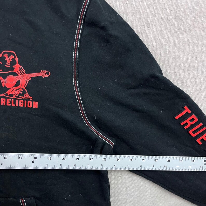 Sudadera con capucha True Religion para hombre, talla XL, color negro, con triple cremallera y costuras en contraste. imagen 6