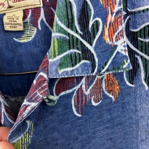 Tommy Bahama Silk Shirt Mens M Blue Tropical Floral Short Sleeve Camp Collar image 4