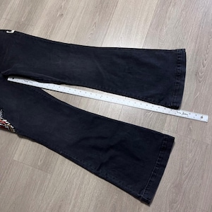 Y2K Ed Hardy denim flare jeans met tijger geborduurd logo achterkant donkere wassing Maat 32 afbeelding 8