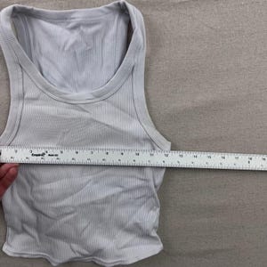 Alo Yoga Ribbed Tank Top Womens Small Lavender Grey Racerback Cropped Activewear image 4