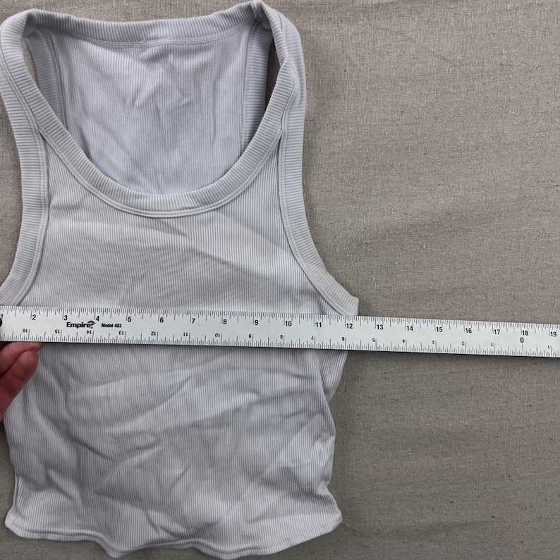 Alo Yoga Ribbed Tank Top Womens Small Lavender Grey Racerback Cropped Activewear image 4